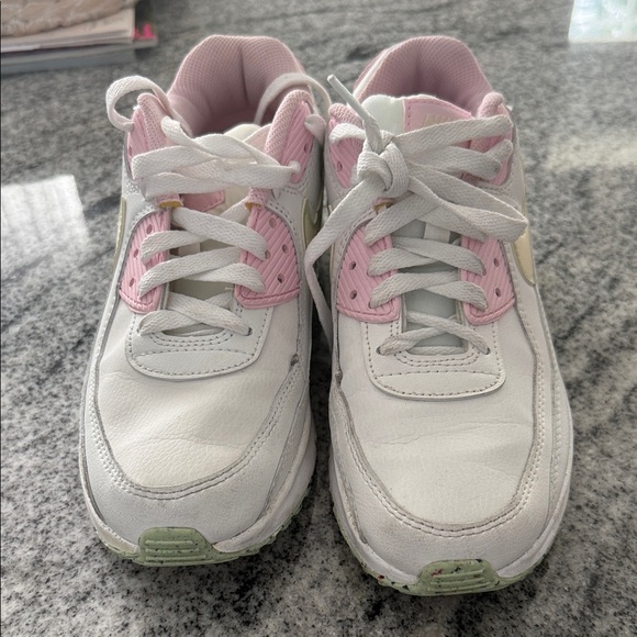 Youth/Women's - Nike Air Max 90 LTR SE Easter White/Coconut Milk DQ0276-100 6Y - Picture 2 of 7